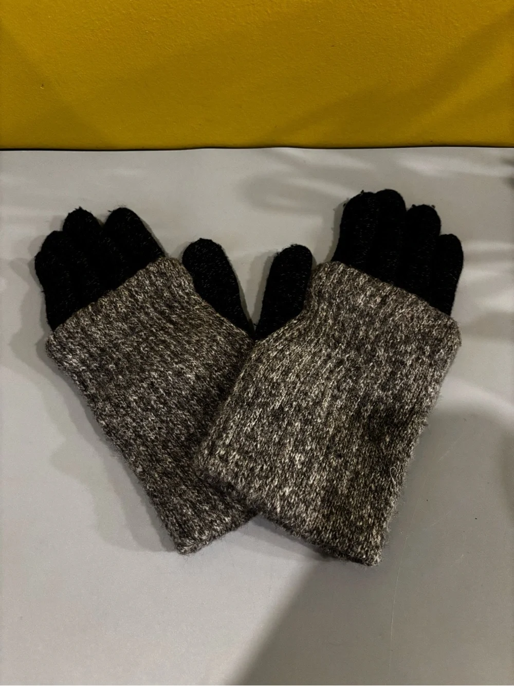 Women’s Two-Tone Knit Convertible Gloves – Gray and Black